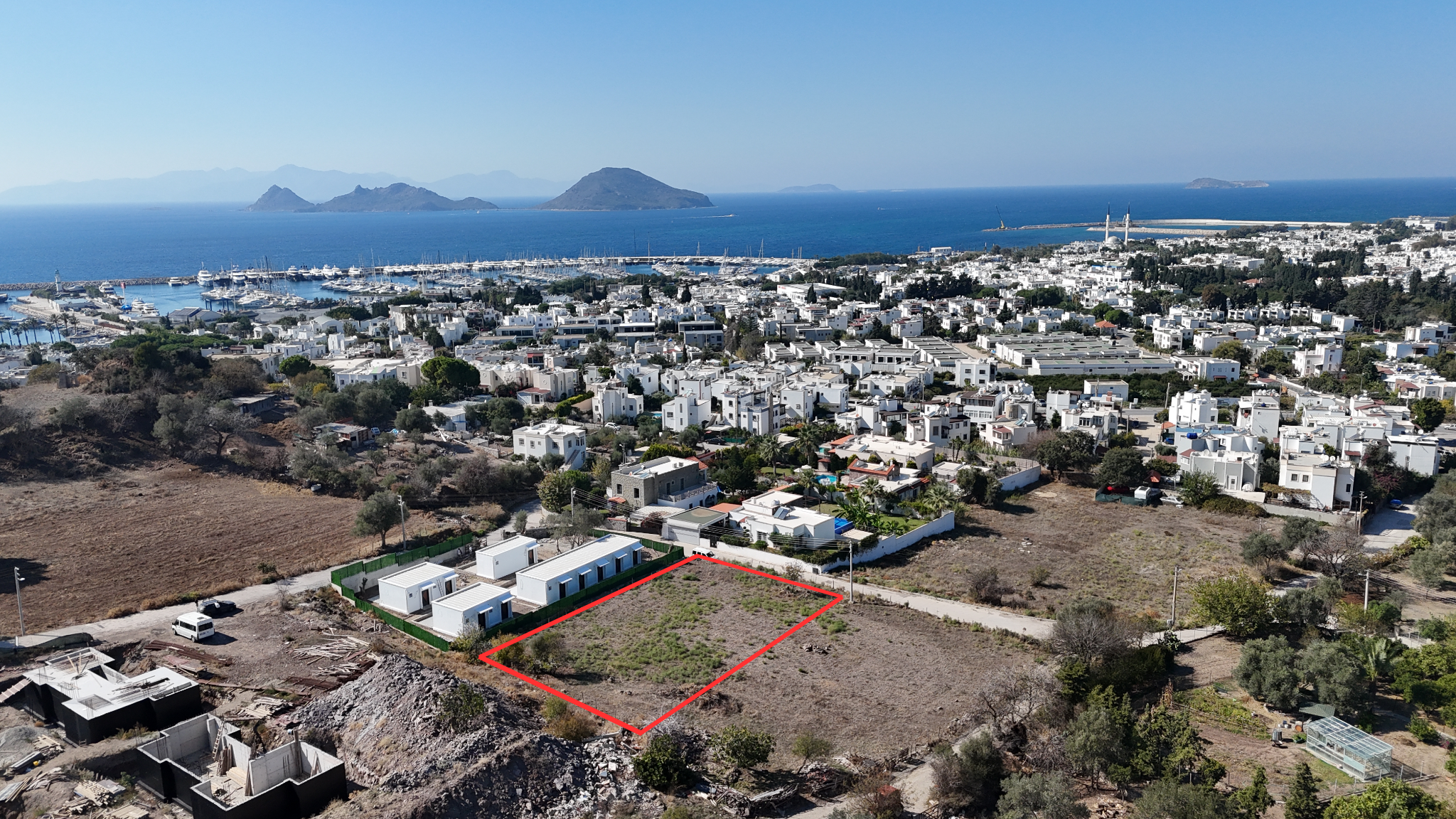 Bodrum Turgutreis Marinaya Yürüme Mesafesinde Deniz ve Şehir Manzaralı Müstakil 1.000m2 İmarlı Arsa