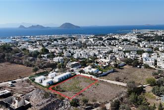 Bodrum Turgutreis Marinaya Yürüme Mesafesinde Deniz ve Şehir Manzaralı Müstakil 1.000m2 İmarlı Arsa