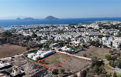 Bodrum Turgutreis Marinaya Yürüme Mesafesinde Deniz ve Şehir Manzaralı Müstakil 1.000m2 İmarlı Arsa