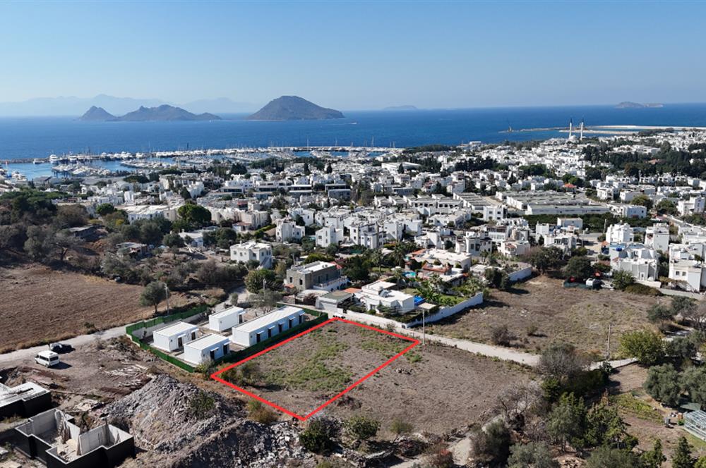 Bodrum Turgutreis Marinaya Yürüme Mesafesinde Deniz ve Şehir Manzaralı Müstakil 1.000m2 İmarlı Arsa