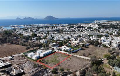 Bodrum Turgutreis Marinaya Yürüme Mesafesinde Deniz ve Şehir Manzaralı Müstakil 1.000m2 İmarlı Arsa
