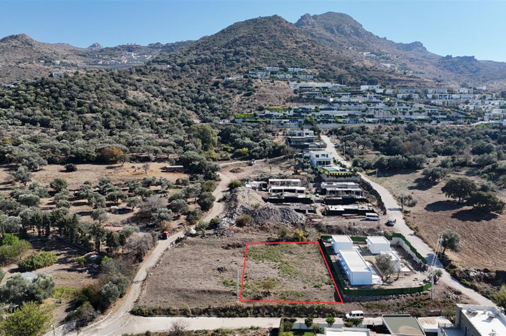Bodrum Turgutreis Marinaya Yürüme Mesafesinde Deniz ve Şehir Manzaralı Müstakil 1.000m2 İmarlı Arsa