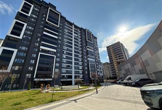 LAVİVA ZİRVE SİTESİNDE SATILIK GENİŞ 2+1