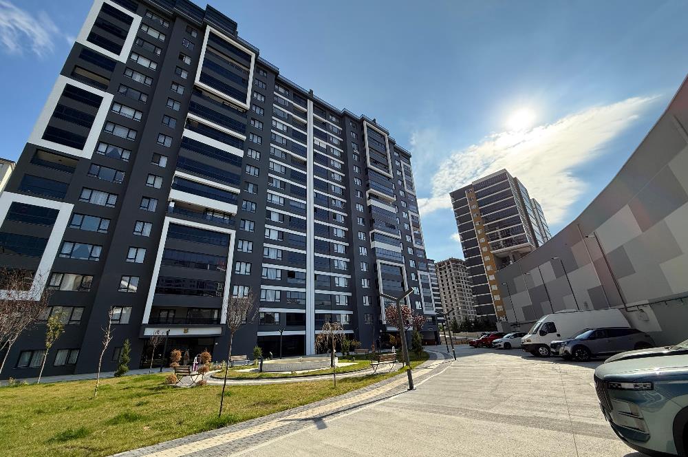 LAVİVA ZİRVE SİTESİNDE SATILIK GENİŞ 2+1