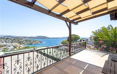 Bodrum Bitez Aktur Sitesinde Deniz Manzaralı 3+1 Satılık Villa