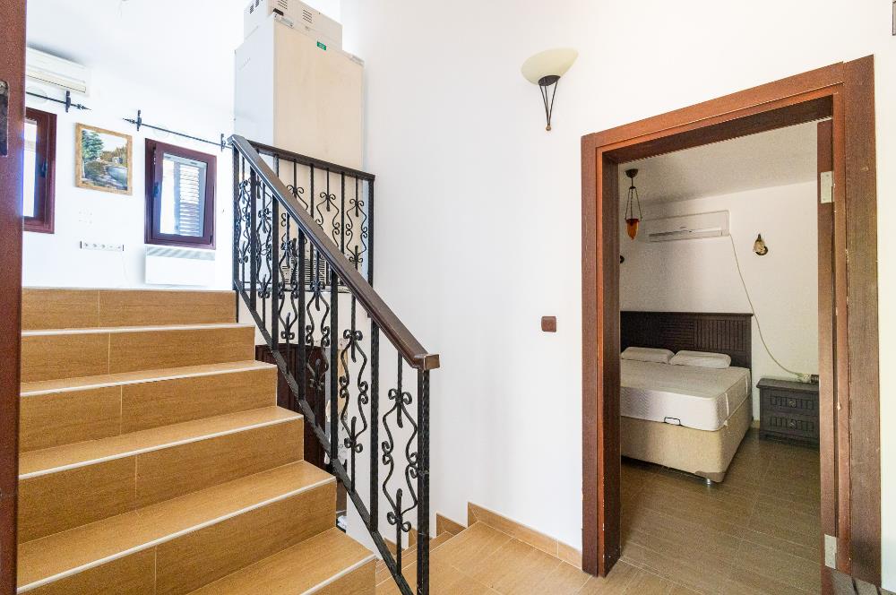 Bodrum Bitez Aktur Sitesinde Deniz Manzaralı 3+1 Satılık Villa