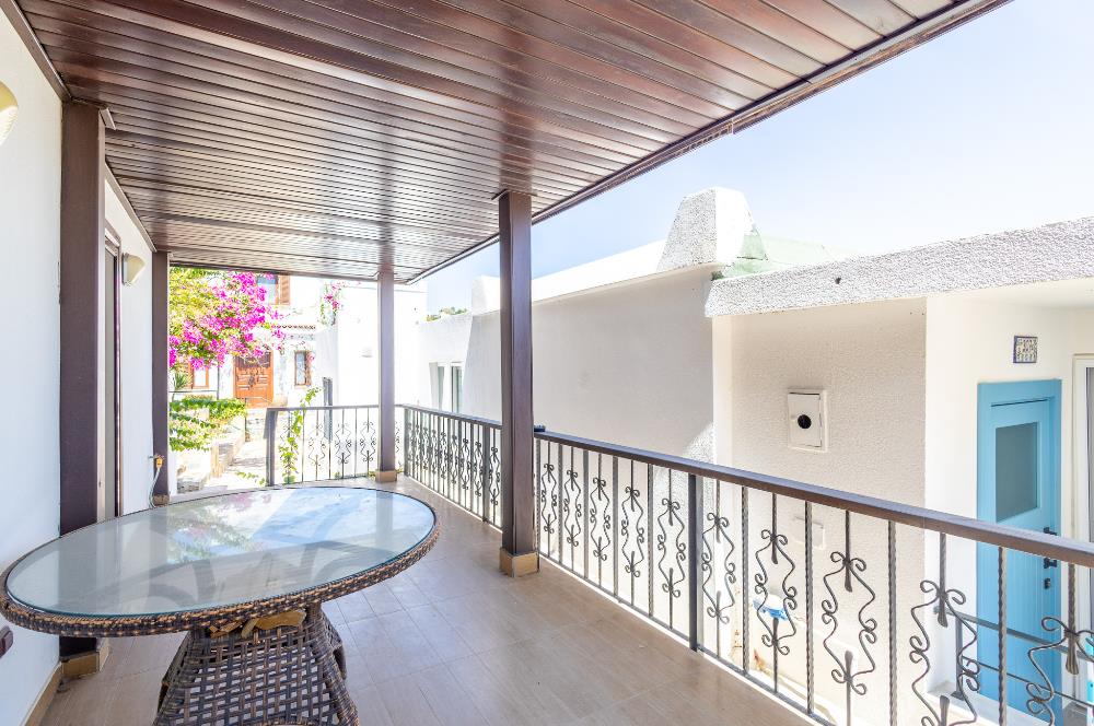Bodrum Bitez Aktur Sitesinde Deniz Manzaralı 3+1 Satılık Villa