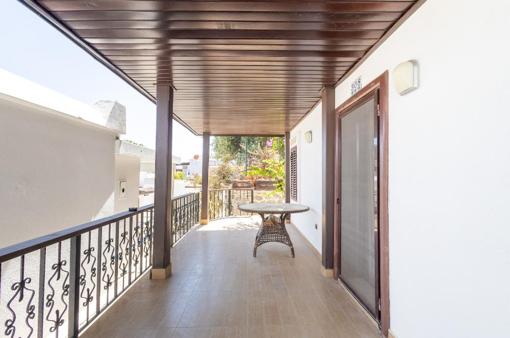 Bodrum Bitez Aktur Sitesinde Deniz Manzaralı 3+1 Satılık Villa