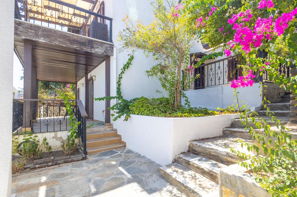 Bodrum Bitez Aktur Sitesinde Deniz Manzaralı 3+1 Satılık Villa