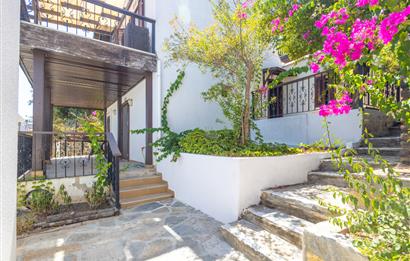 Bodrum Bitez Aktur Sitesinde Deniz Manzaralı 3+1 Satılık Villa
