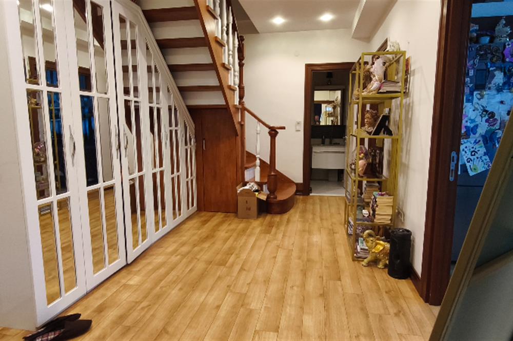 Göztepe'de Oyuncak Müzesi Sokağı'nda Deniz Manzaralı Satılık Dubleks Daire