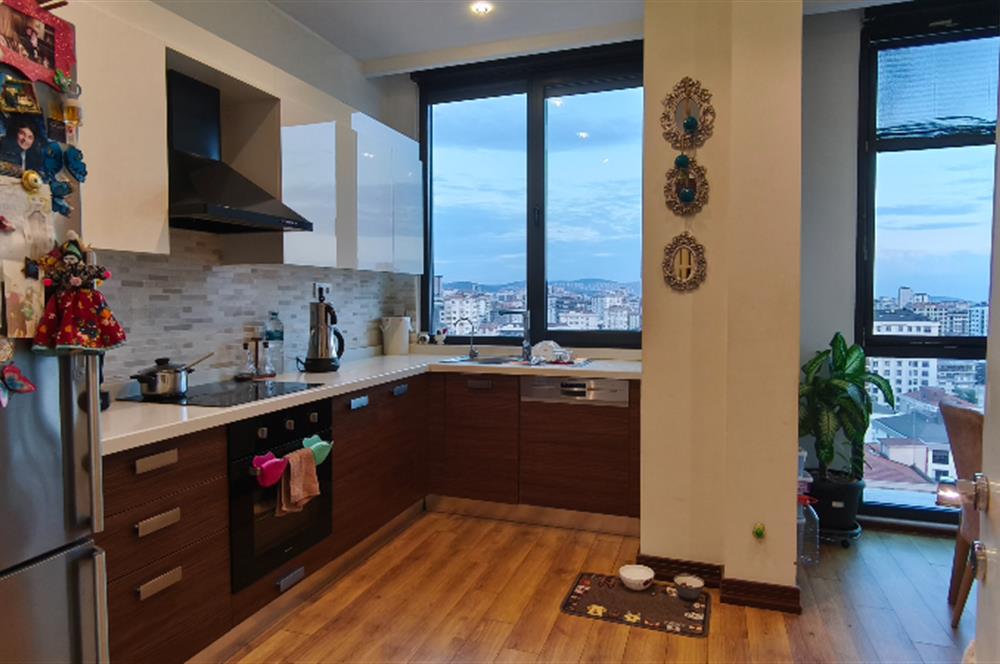 Göztepe'de Oyuncak Müzesi Sokağı'nda Deniz Manzaralı Satılık Dubleks Daire