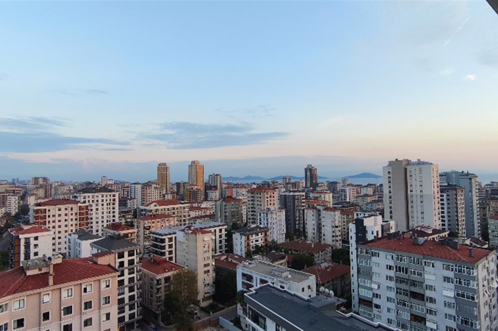 Göztepe'de Oyuncak Müzesi Sokağı'nda Deniz Manzaralı Satılık Dubleks Daire