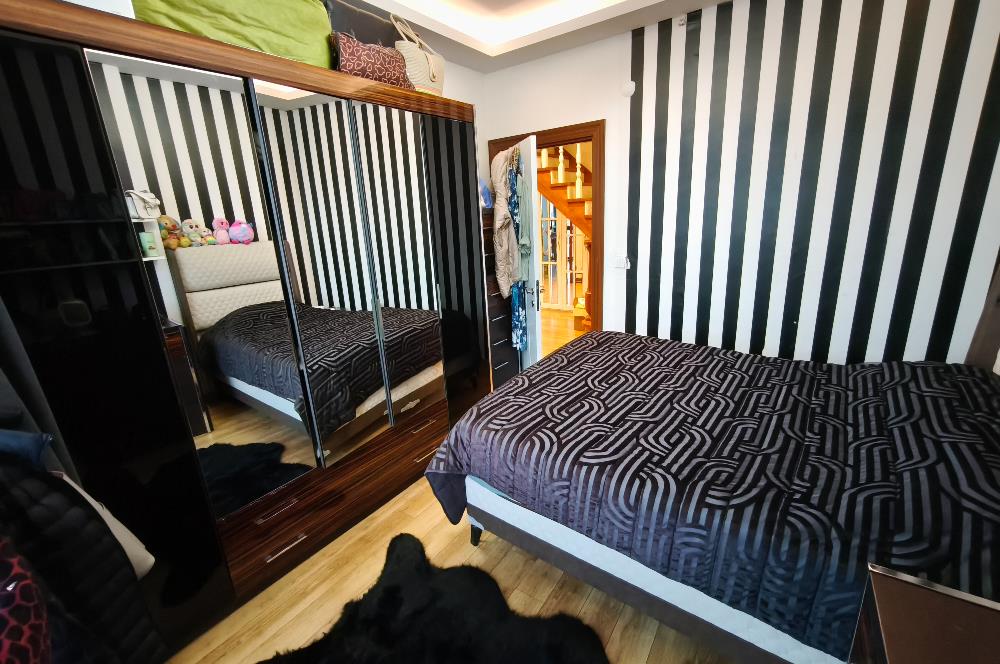Göztepe'de Oyuncak Müzesi Sokağı'nda Deniz Manzaralı Satılık Dubleks Daire