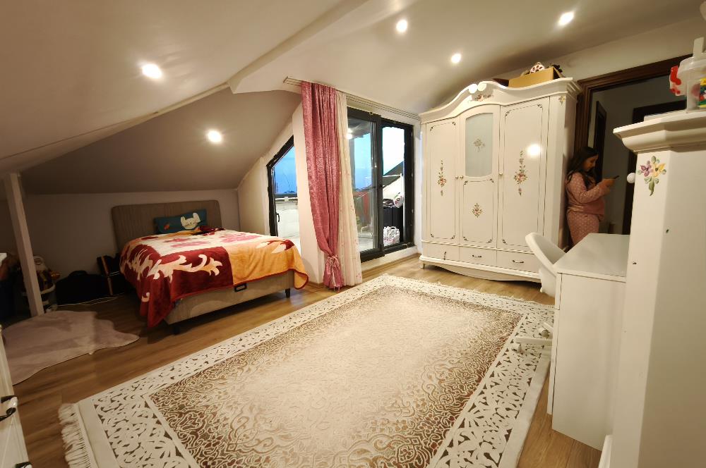 Göztepe'de Oyuncak Müzesi Sokağı'nda Deniz Manzaralı Satılık Dubleks Daire