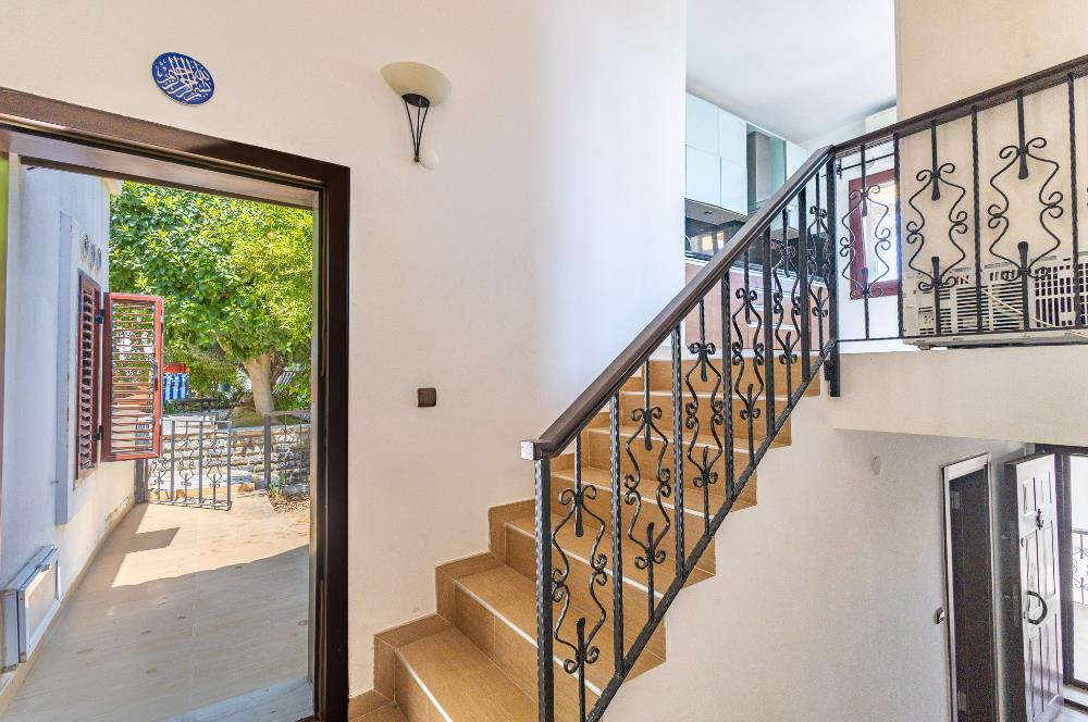 Bodrum Bitez Aktur Sitesinde Deniz Manzaralı 3+1 Satılık Villa