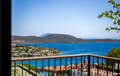 Bodrum Bitez Aktur Sitesinde Deniz Manzaralı 3+1 Satılık Villa