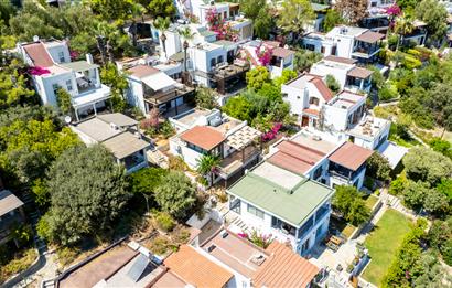 Bodrum Bitez Aktur Sitesinde Deniz Manzaralı 3+1 Satılık Villa