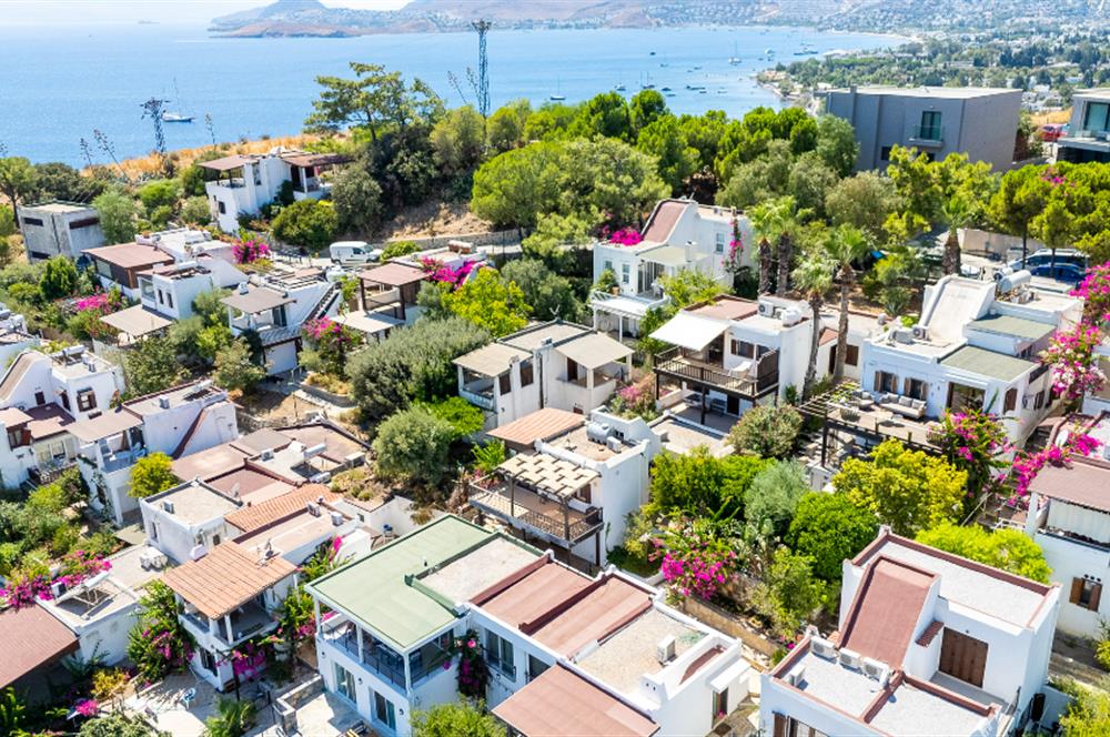 Bodrum Bitez Aktur Sitesinde Deniz Manzaralı 3+1 Satılık Villa