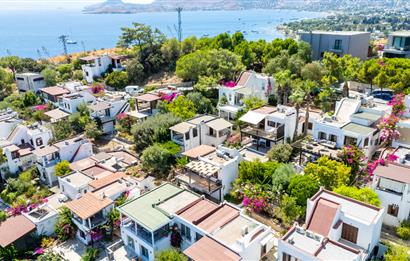 Bodrum Bitez Aktur Sitesinde Deniz Manzaralı 3+1 Satılık Villa