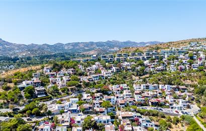 Bodrum Bitez Aktur Sitesinde Deniz Manzaralı 3+1 Satılık Villa