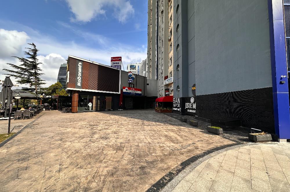 Ataşehir Gardenya Plaza da Bakımlı 5 Bölüm Ofis KAÇIRMAYIN