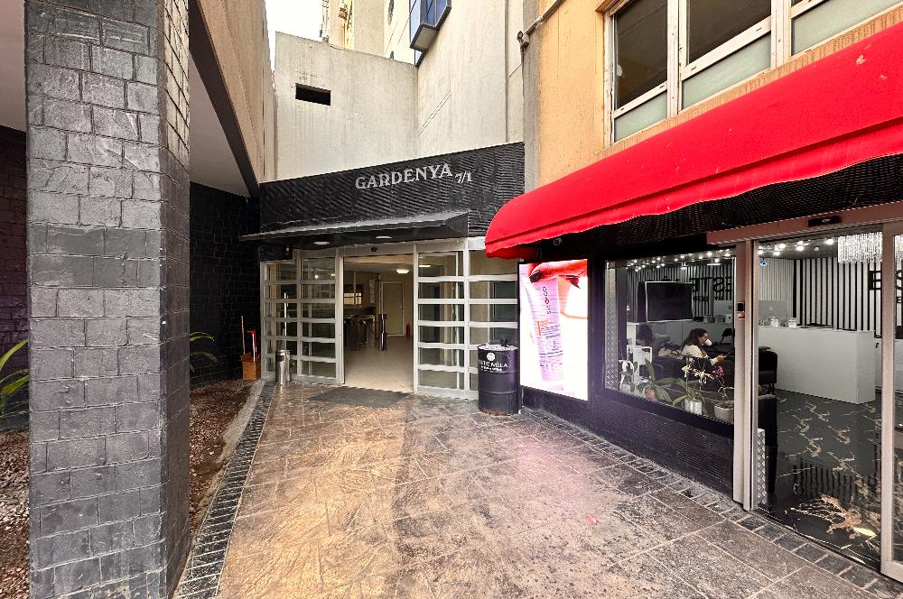 Ataşehir Gardenya Plaza da Bakımlı 5 Bölüm Ofis KAÇIRMAYIN