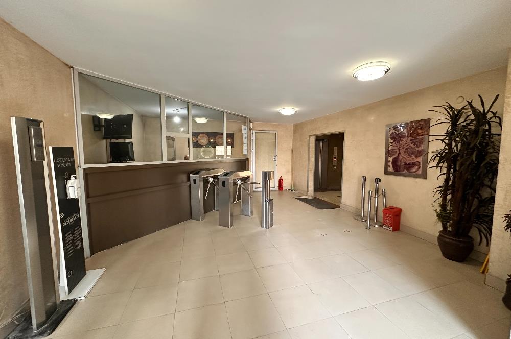 Ataşehir Gardenya Plaza da Bakımlı 5 Bölüm Ofis KAÇIRMAYIN