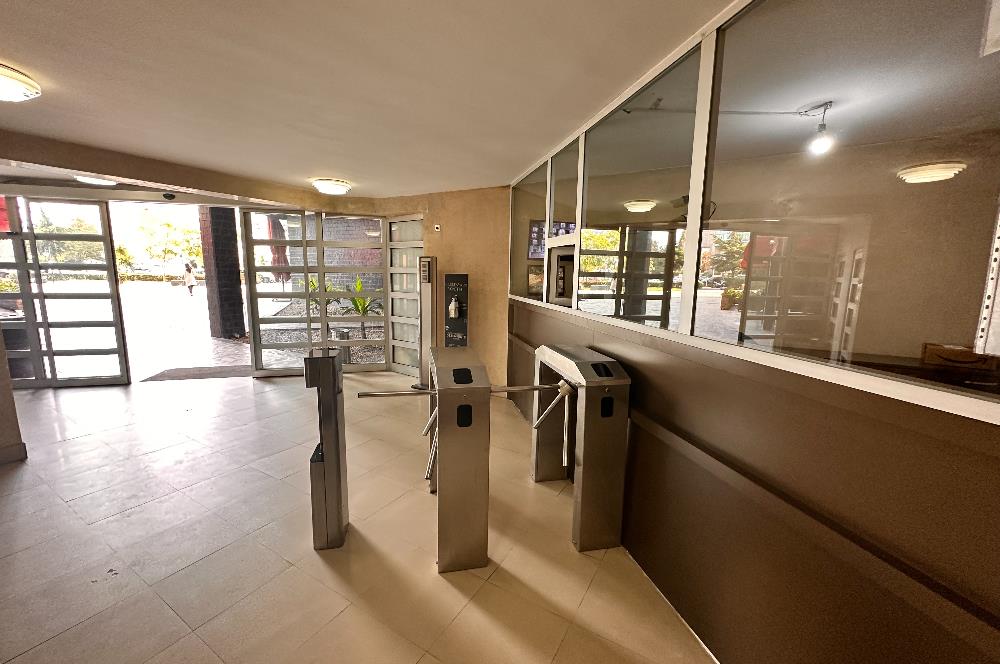 Ataşehir Gardenya Plaza da Bakımlı 5 Bölüm Ofis KAÇIRMAYIN