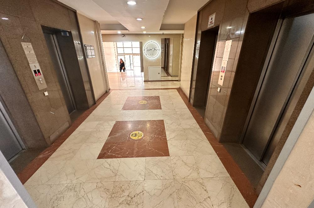 Ataşehir Gardenya Plaza da Bakımlı 5 Bölüm Ofis KAÇIRMAYIN