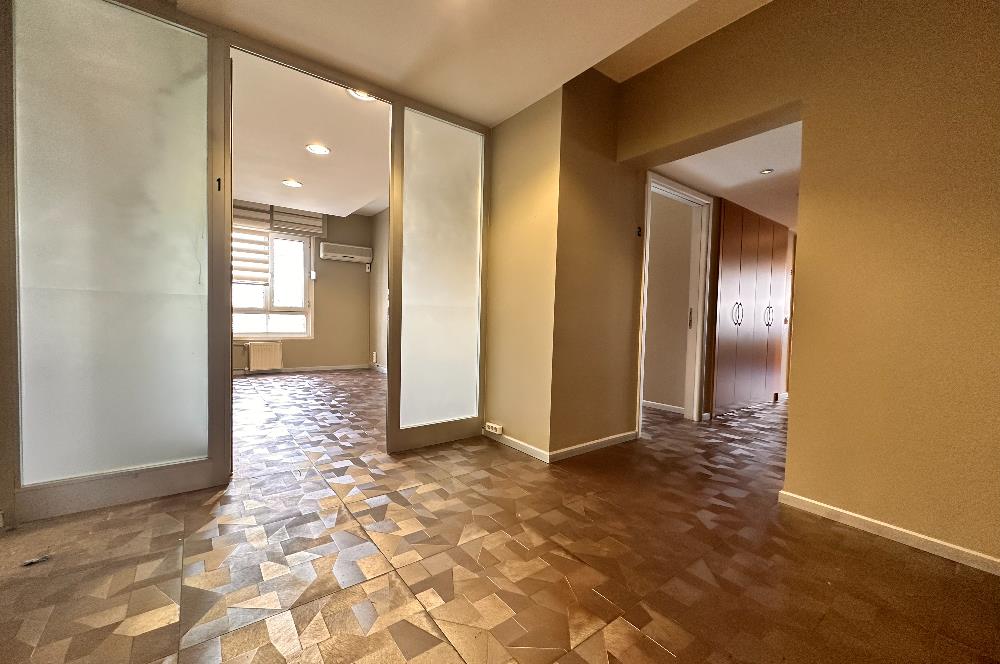 Ataşehir Gardenya Plaza da Bakımlı 5 Bölüm Ofis KAÇIRMAYIN