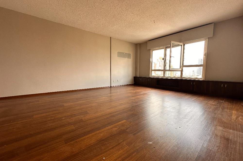 Ataşehir Gardenya Plaza da Bakımlı 5 Bölüm Ofis KAÇIRMAYIN