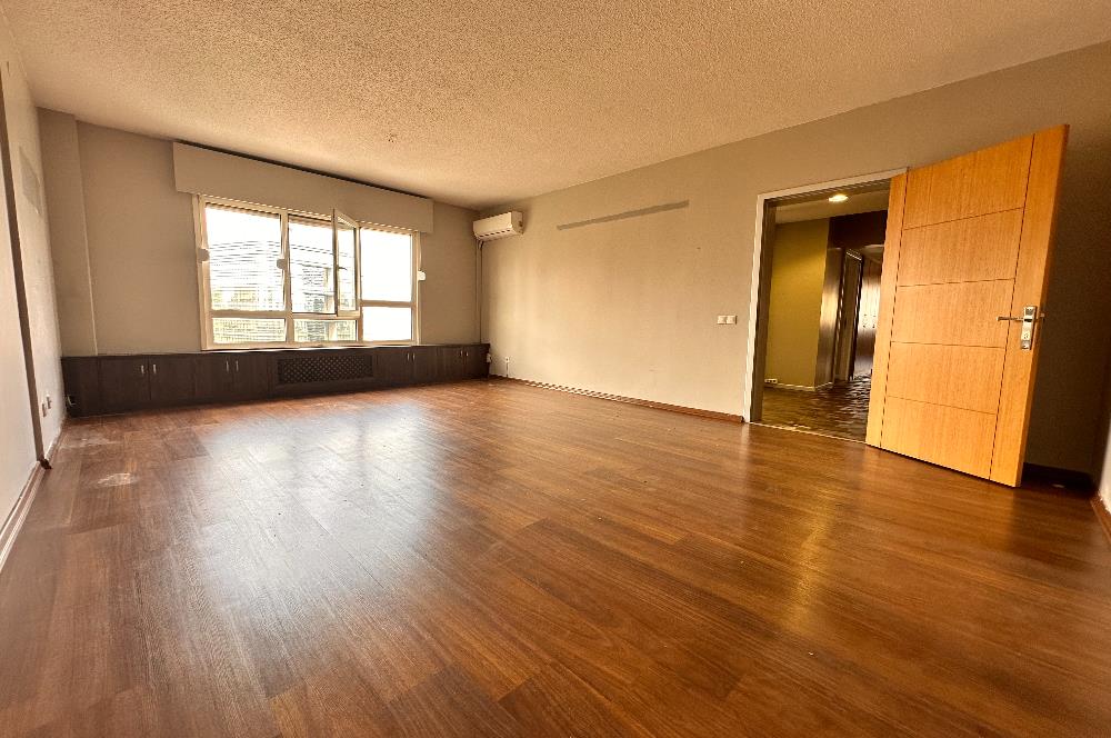 Ataşehir Gardenya Plaza da Bakımlı 5 Bölüm Ofis KAÇIRMAYIN