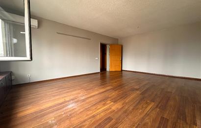 Ataşehir Gardenya Plaza da Bakımlı 5 Bölüm Ofis KAÇIRMAYIN