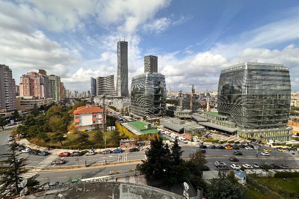 Ataşehir Gardenya Plaza da Bakımlı 5 Bölüm Ofis KAÇIRMAYIN