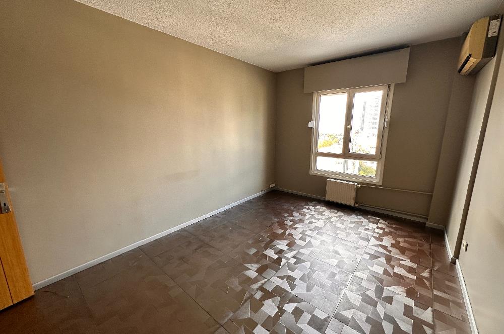 Ataşehir Gardenya Plaza da Bakımlı 5 Bölüm Ofis KAÇIRMAYIN