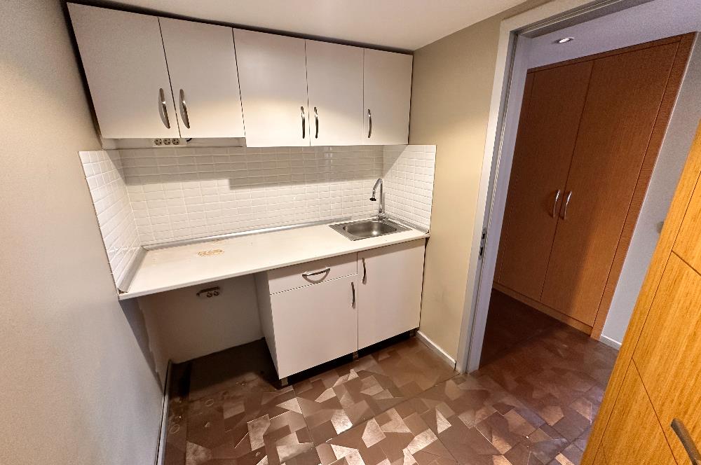 Ataşehir Gardenya Plaza da Bakımlı 5 Bölüm Ofis KAÇIRMAYIN