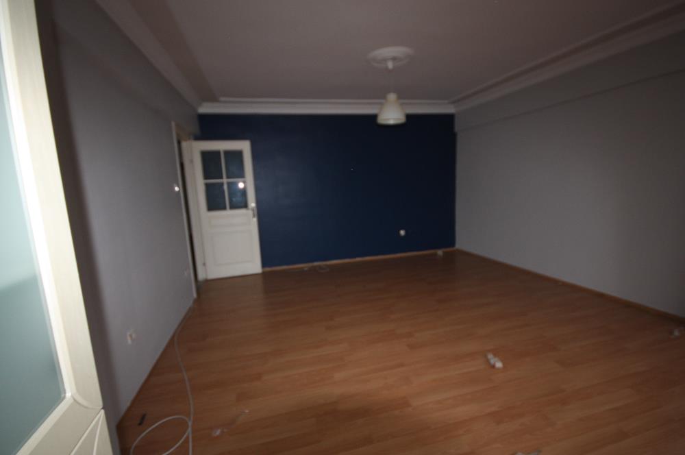KOŞUYOLU MURAT SİTESİNDE KONUMU BAKIMINDAN MÜKEMMEL ,KÖŞE DAİRE
