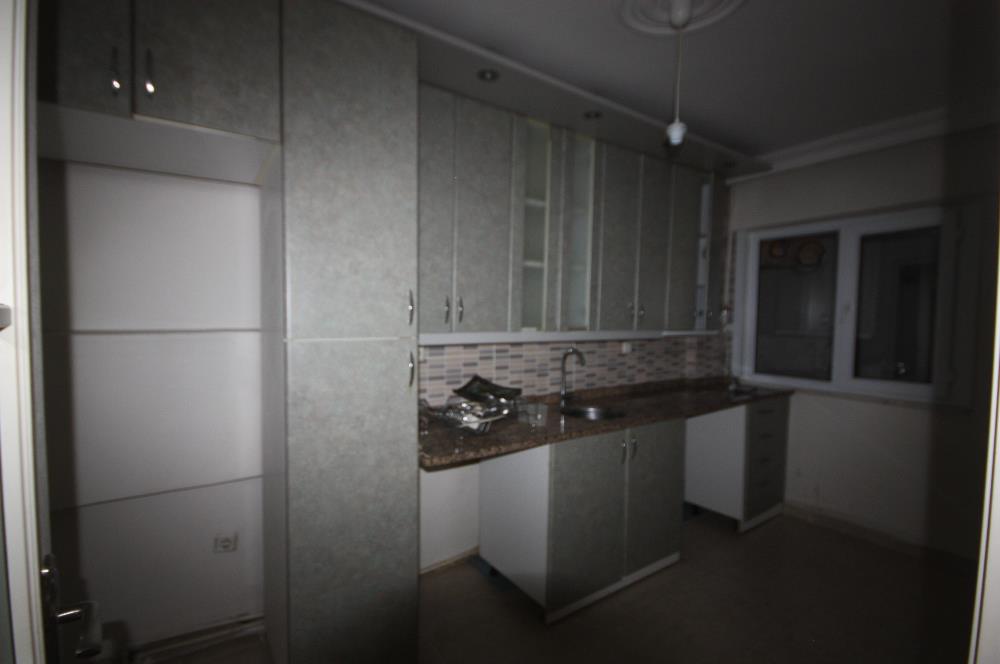 KOŞUYOLU MURAT SİTESİNDE KONUMU BAKIMINDAN MÜKEMMEL ,KÖŞE DAİRE