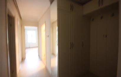 KOŞUYOLU MURAT SİTESİNDE KONUMU BAKIMINDAN MÜKEMMEL ,KÖŞE DAİRE
