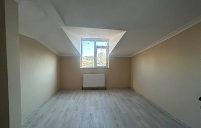 AHMET YESEVİ CADDE ÜZERİ HARİKA LOKASYONDA SIFIR 3+2 DUBLEKS