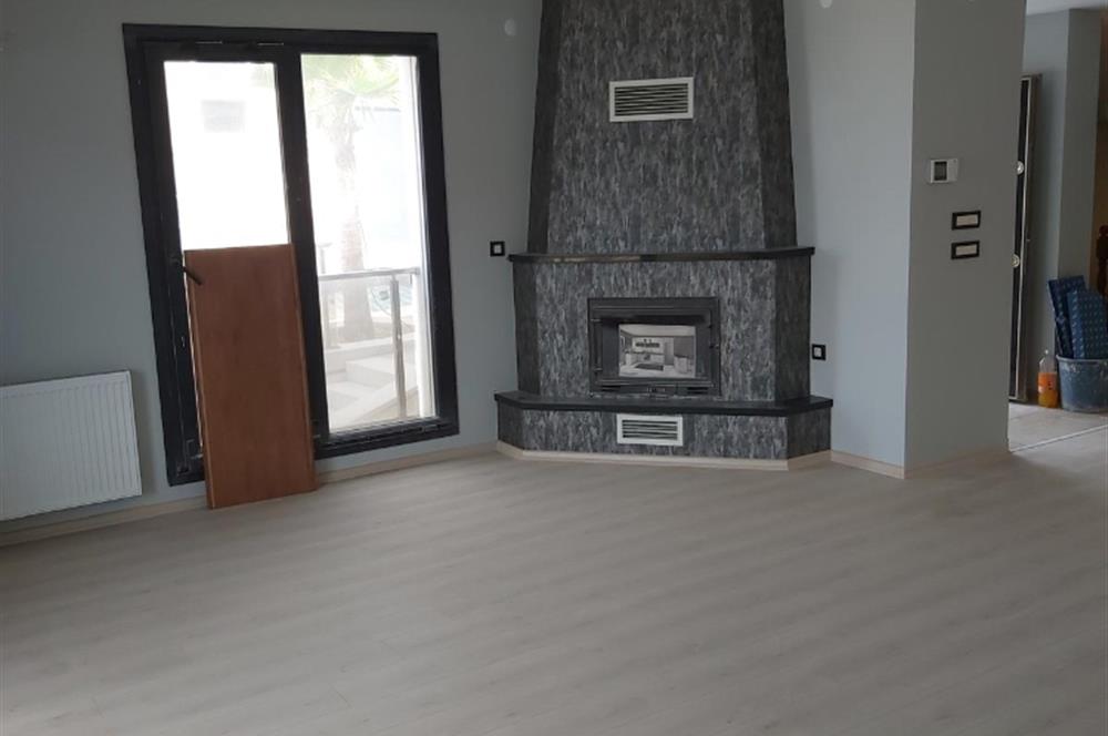Balçova Çetin Emeç ‘te Körfez ve Dağ Manzaralı Lüks Triplex Villa