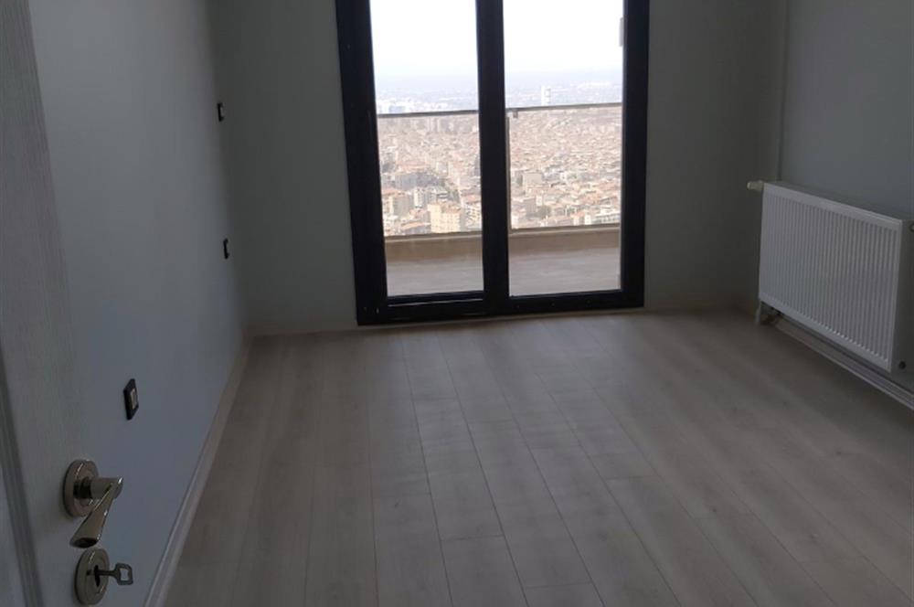 Balçova Çetin Emeç ‘te Körfez ve Dağ Manzaralı Lüks Triplex Villa