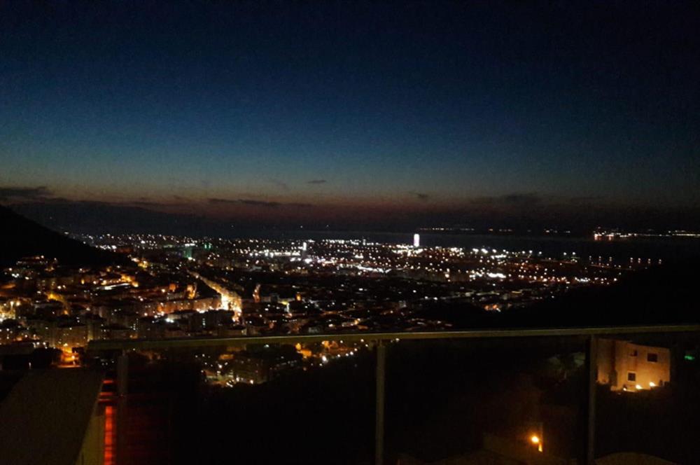 Balçova Çetin Emeç ‘te Körfez ve Dağ Manzaralı Lüks Triplex Villa