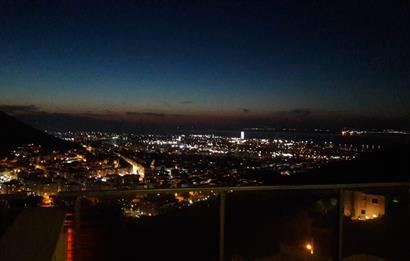 Balçova Çetin Emeç ‘te Körfez ve Dağ Manzaralı Lüks Triplex Villa