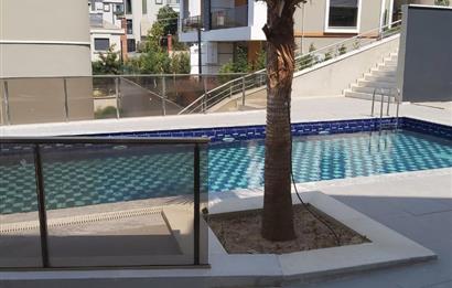 Balçova Çetin Emeç ‘te Körfez ve Dağ Manzaralı Lüks Triplex Villa