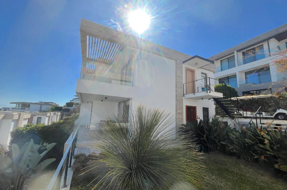 Bodrum Asarlık'ta Denize Sıfır, Markalı Bir Yaşam / 3+1 Dubleks