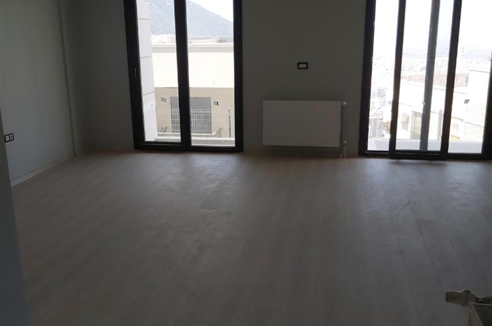 Balçova Çetin Emeç ‘te Körfez ve Dağ Manzaralı Lüks Triplex Villa