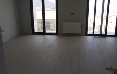 Balçova Çetin Emeç ‘te Körfez ve Dağ Manzaralı Lüks Triplex Villa