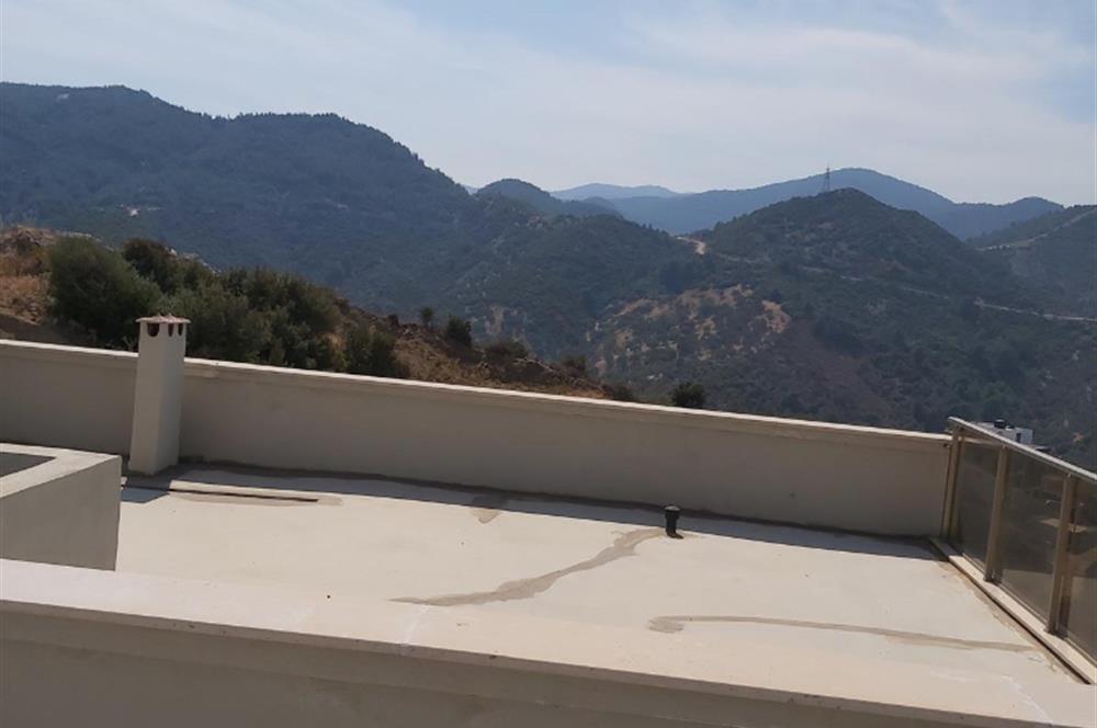 Balçova Çetin Emeç ‘te Körfez ve Dağ Manzaralı Lüks Triplex Villa